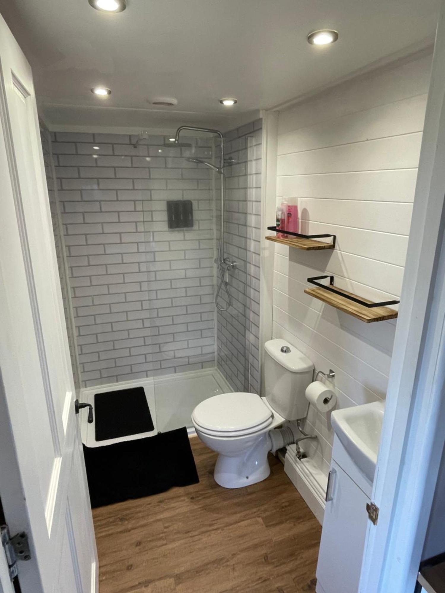 Cosy Cabin In Annie'S Meadow West Meon Exterior photo