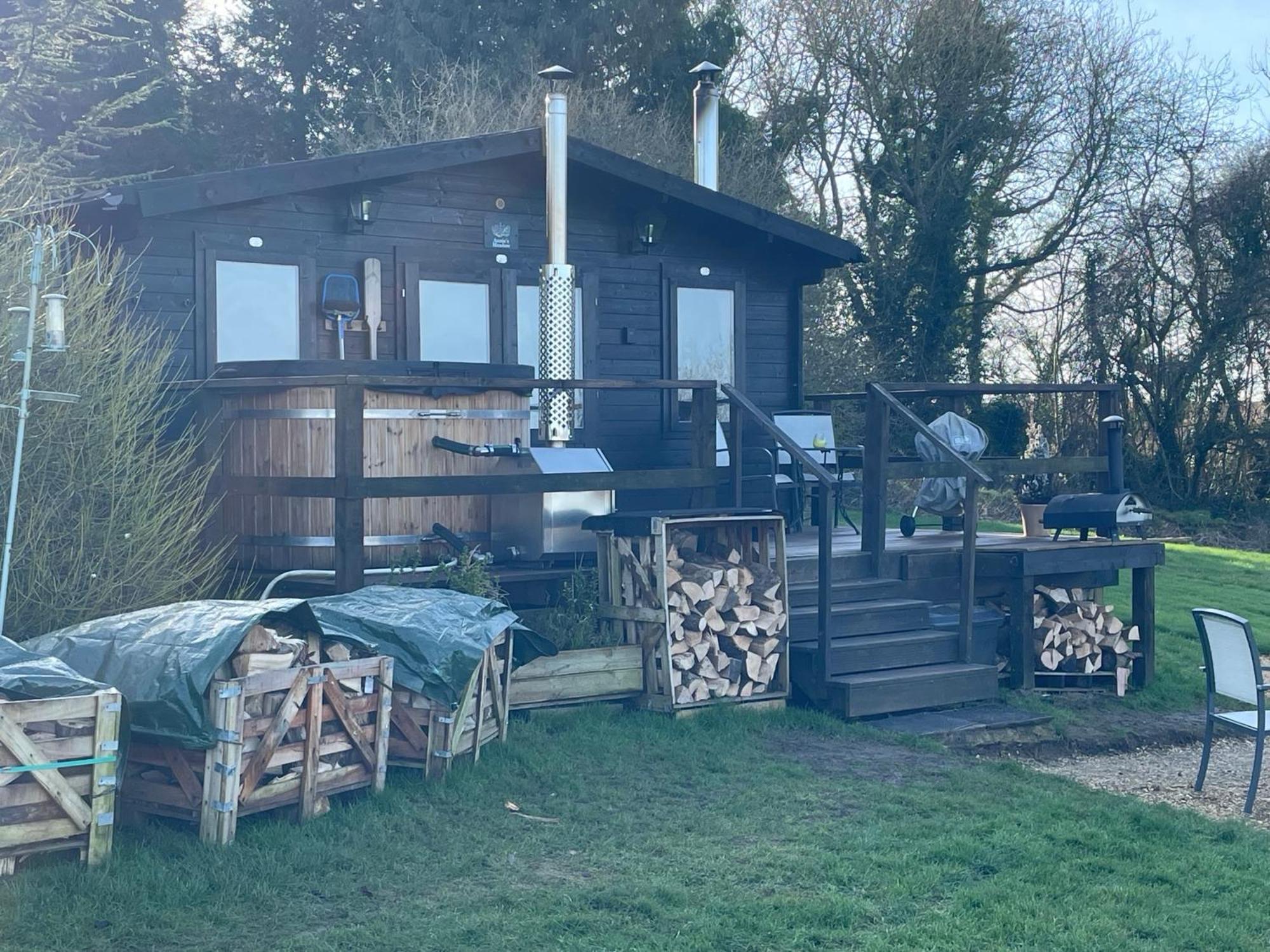 Cosy Cabin In Annie'S Meadow West Meon Exterior photo